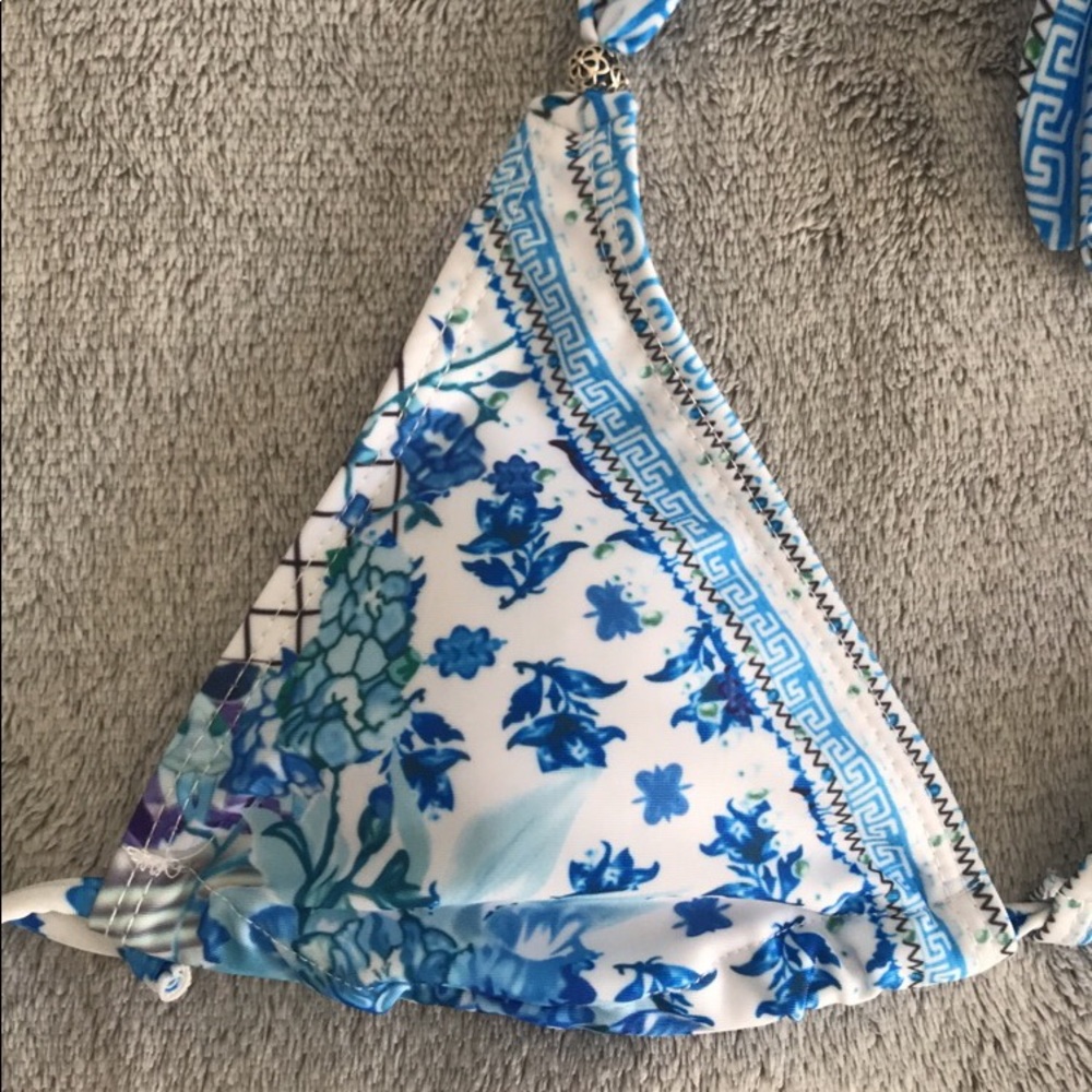 breezy bikini - Picture 2 of 3